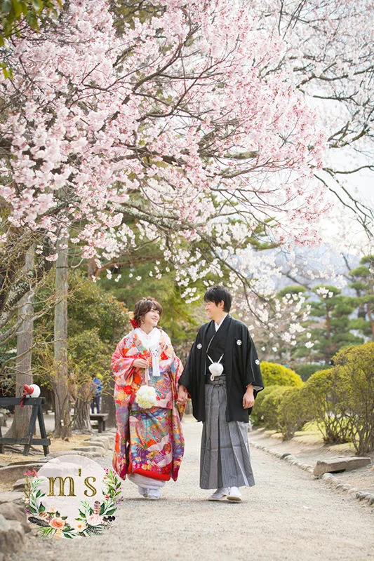 桜と松本城