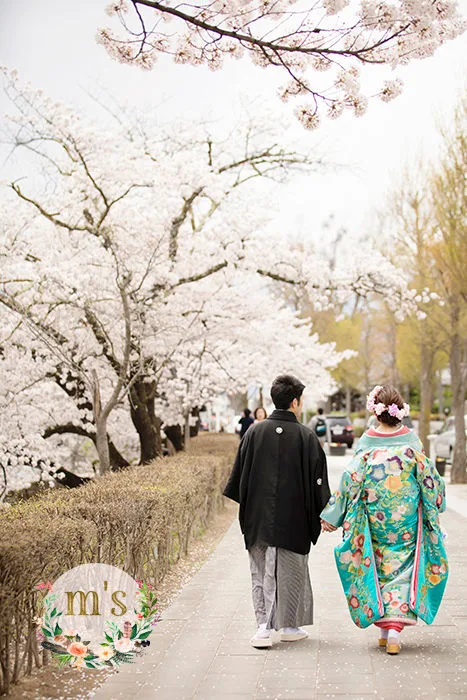 桜の中で