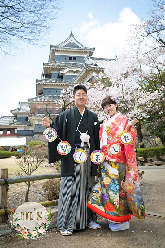 桜の松本城